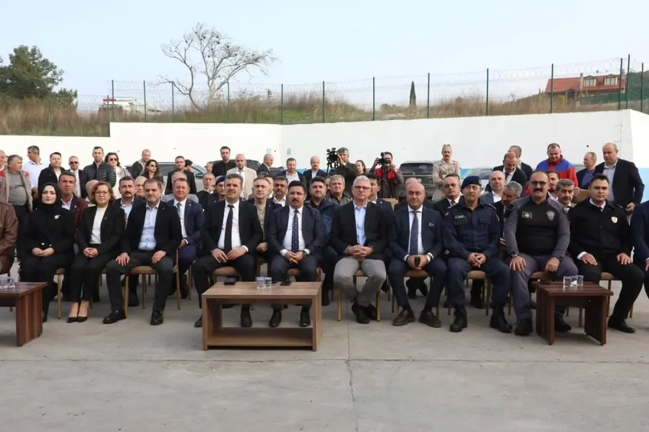 Mudanya'da Zeytin Hasadı Başladı: Kaymakam Ayhan Terzi Üreticilerle Bir Araya Geldi Mudanya'da Zeytin Hasadı Başladı: Kaymakam Ayhan Terzi Üreticilerle Bir Araya Geldi