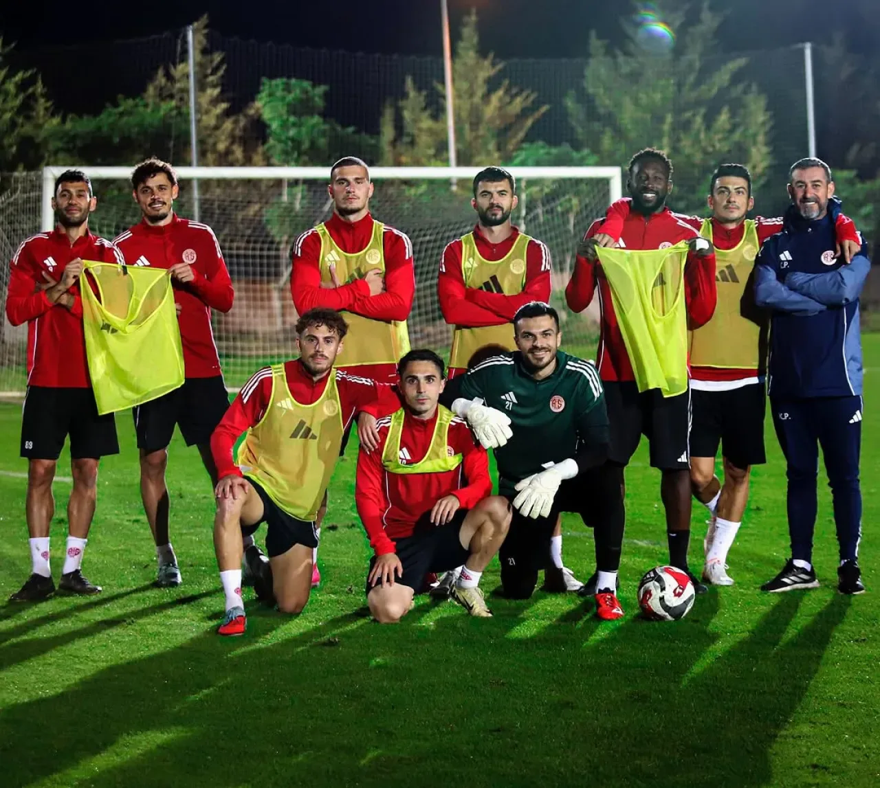 Hesapcom Antalyaspor, Bitexen Antalyaspor Derbi Galibiyetini Aldı Hesapcom Antalyaspor, Bitexen Antalyaspor Derbi Galibiyetini Aldı