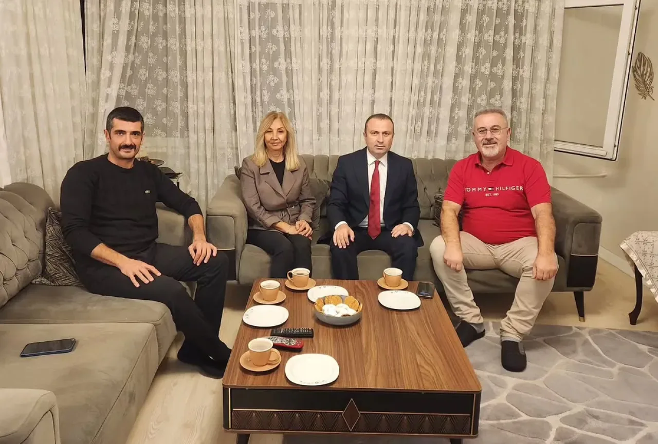 MHP Bakırköy, "Hayırlı Günler Komşum" Projesi Kapsamında Kartaltepe Mahallesi'nde Vatandaş Ziyareti Gerçekleştirdi MHP Bakırköy, "Hayırlı Günler Komşum" Projesi Kapsamında Kartaltepe Mahallesi'nde Vatandaş Ziyareti Gerçekleştirdi