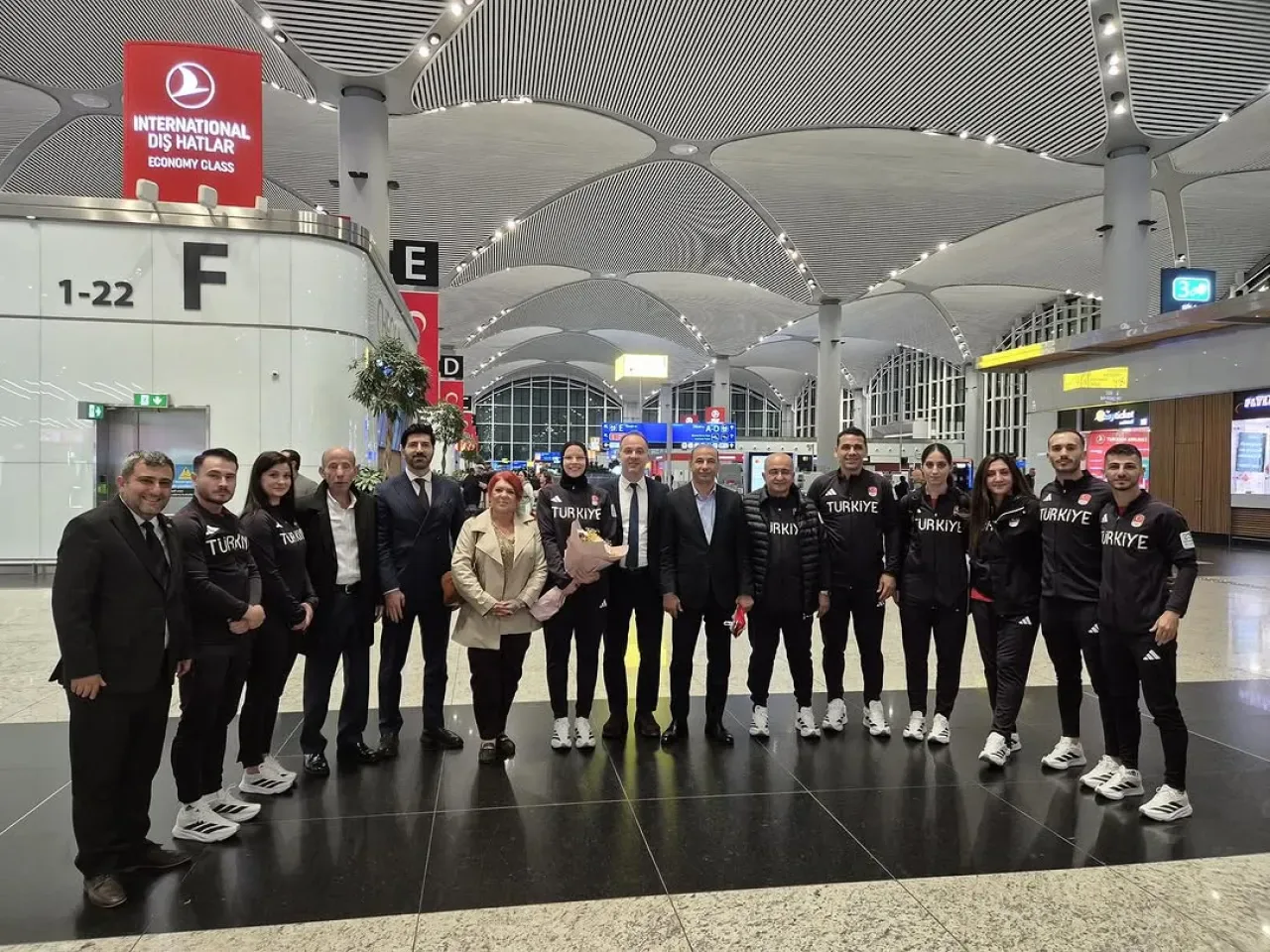 Bakırköy Belediyesi Sporcusu Zeina Gabaalla, Riyad'daki İslami Dayanışma Oyunları'na Uğurlandı Bakırköy Belediyesi Sporcusu Zeina Gabaalla, Riyad'daki İslami Dayanışma Oyunları'na Uğurlandı