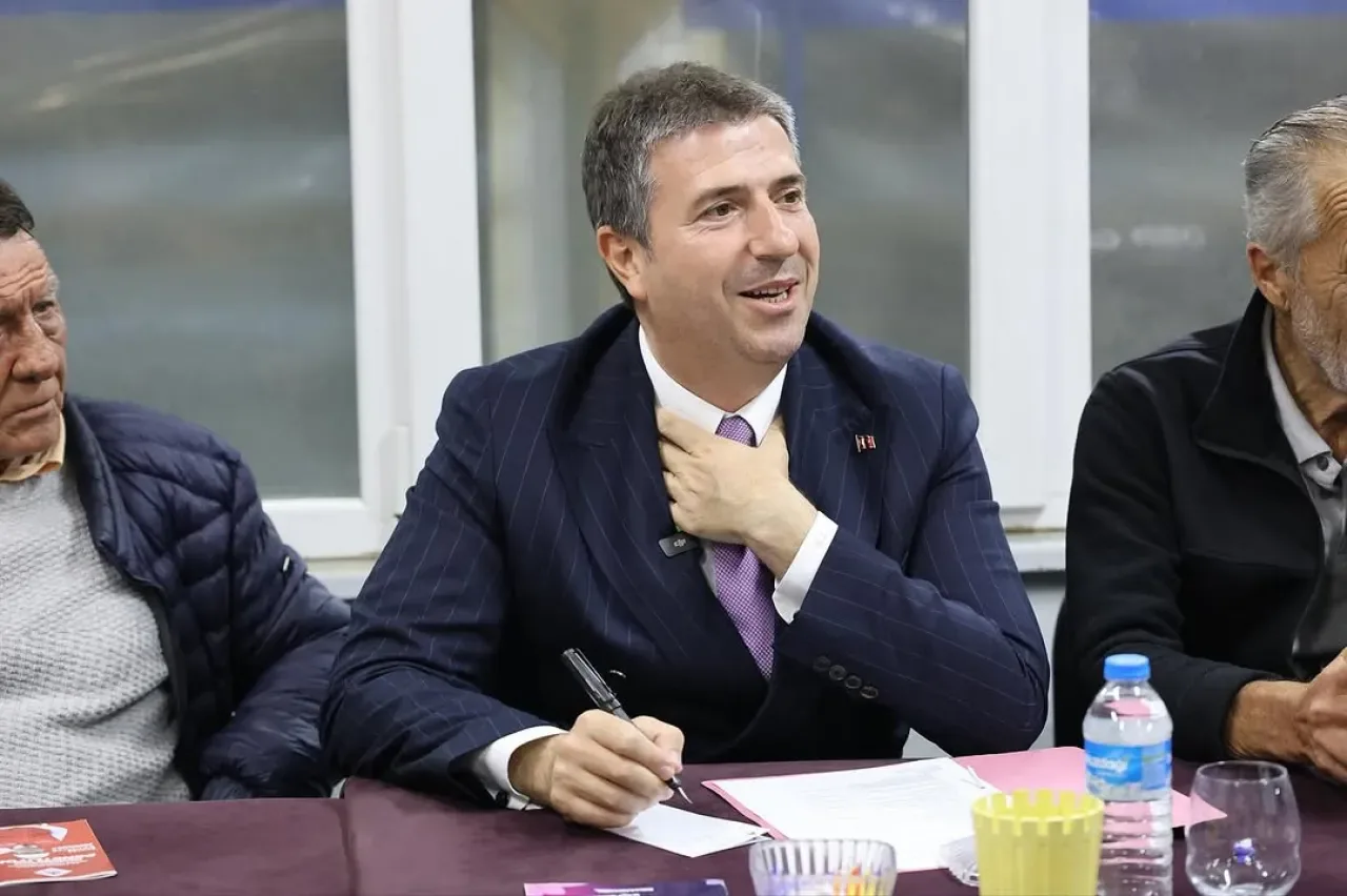 Çatalca'da Halk Meclisi Toplantıları Devam Ediyor: İzzettin ve Nakkaş Mahallelerinde Vatandaş Buluşması Çatalca'da Halk Meclisi Toplantıları Devam Ediyor: İzzettin ve Nakkaş Mahallelerinde Vatandaş Buluşması