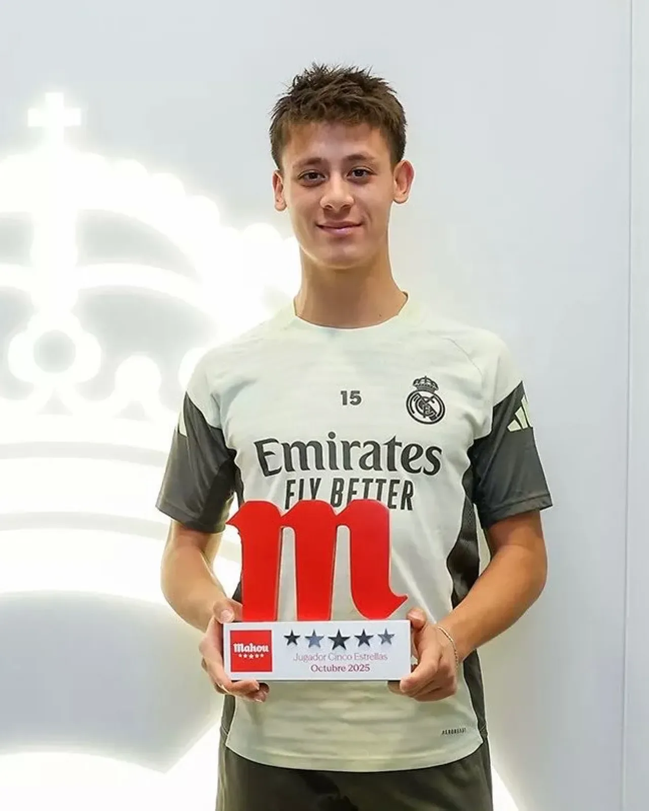 Arda Güler Real Madrid'de Ekim Ayının Oyuncusu Seçildi Arda Güler Real Madrid'de Ekim Ayının Oyuncusu Seçildi