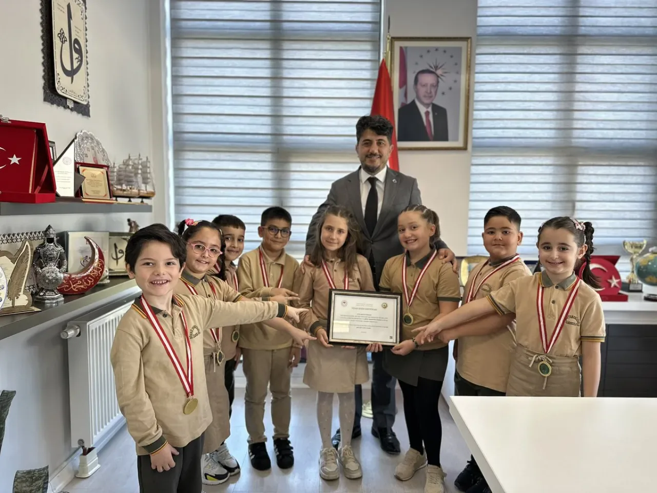 Gaziosmanpaşa'da Öğrencilerden "Geleceğe Nefes" İçin 2305 Fidan Bağışı Gaziosmanpaşa'da Öğrencilerden "Geleceğe Nefes" İçin 2305 Fidan Bağışı