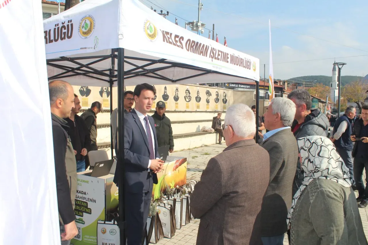Keles'te Vatandaşlara Fidan Dağıtımı Gerçekleştirildi Keles'te Vatandaşlara Fidan Dağıtımı Gerçekleştirildi