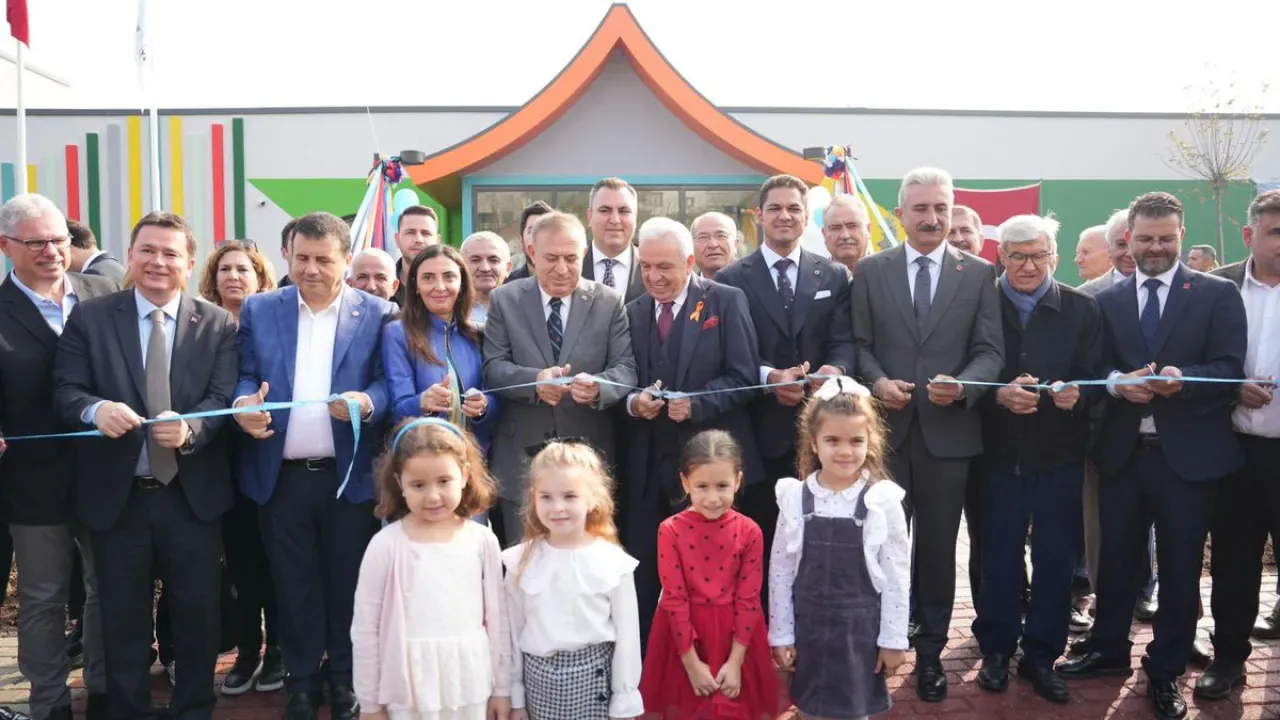 Osmangazi Belediye Başkanı Erkan Aydın, Nilüfer'de Yeni Kreş Açılışına Katıldı Osmangazi Belediye Başkanı Erkan Aydın, Nilüfer'de Yeni Kreş Açılışına Katıldı