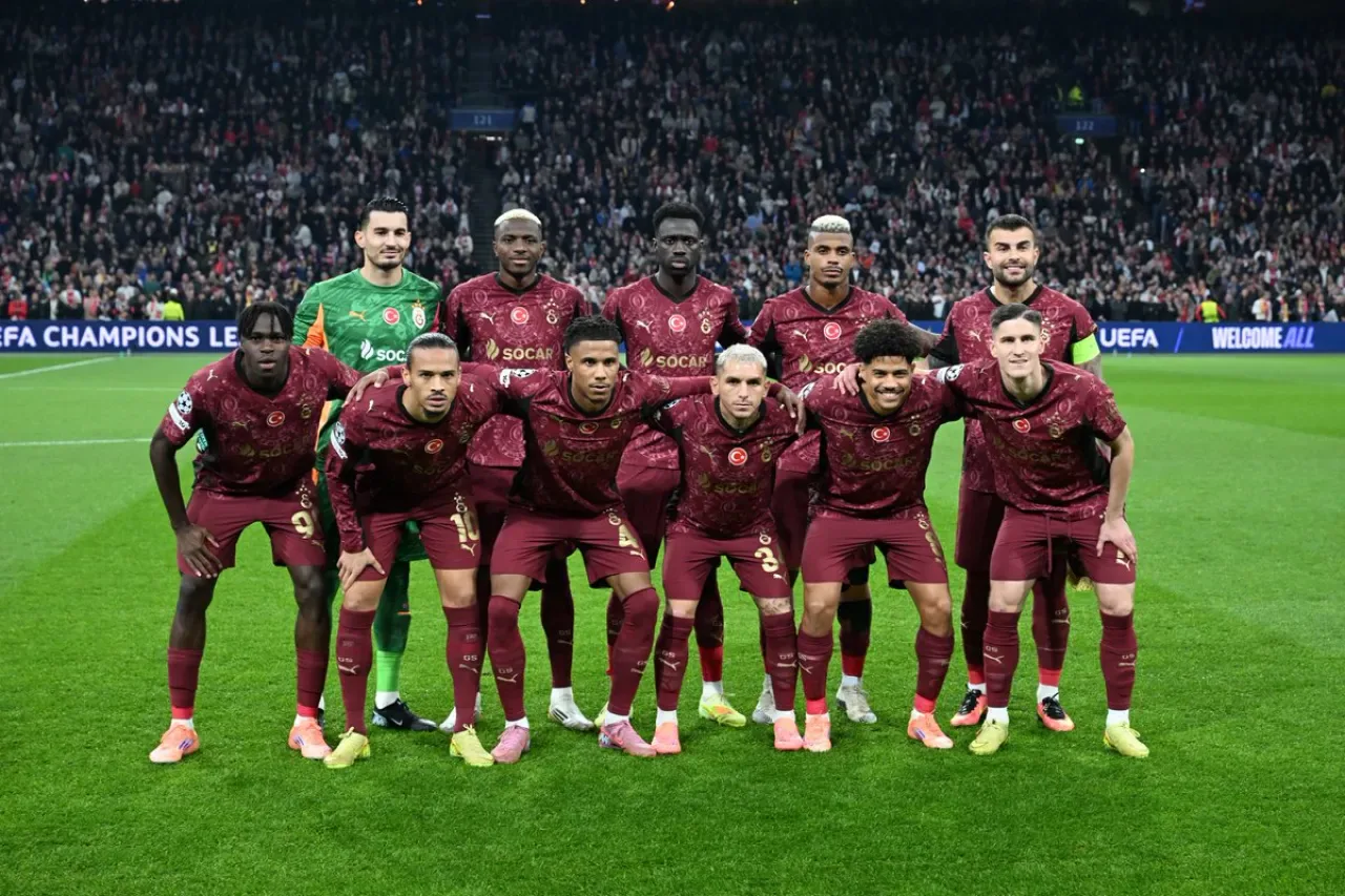 Galatasaray'ın Tarihi Ajax Zaferi Esenler'de Kutlandı Galatasaray'ın Tarihi Ajax Zaferi Esenler'de Kutlandı