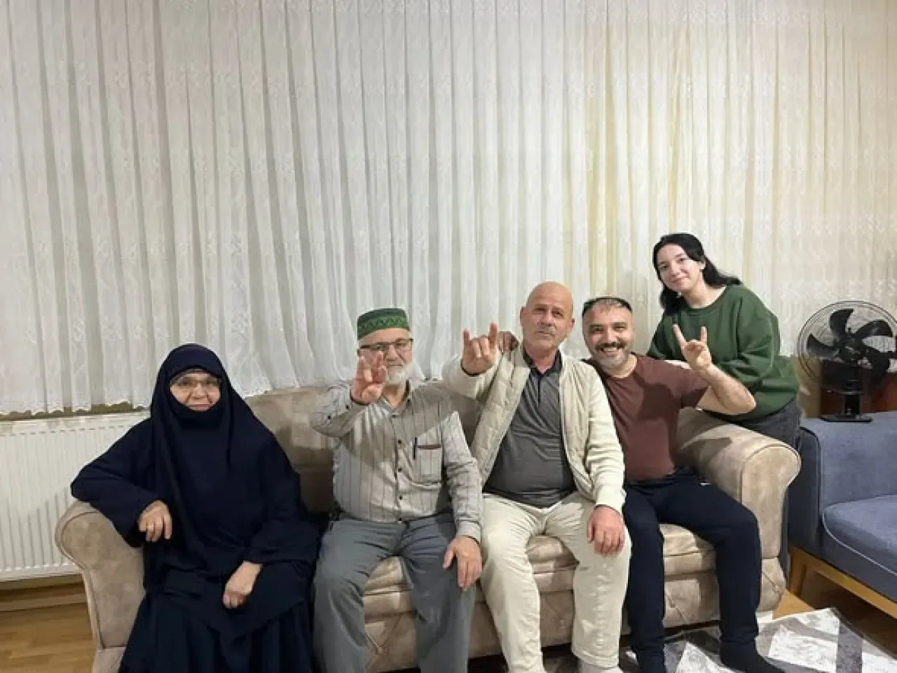 MHP Bağcılar, Demirkapı Mahallesi'nde Acar Ailesini Ziyaret Etti MHP Bağcılar, Demirkapı Mahallesi'nde Acar Ailesini Ziyaret Etti
