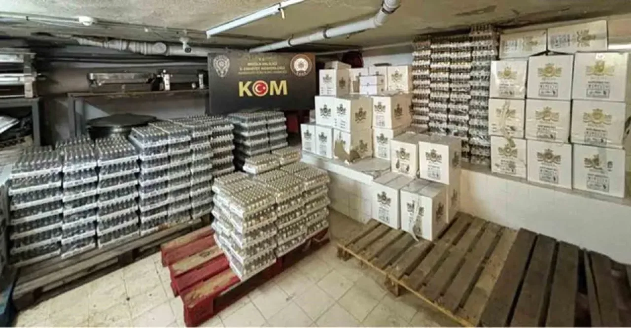 Muğla'da Geniş Çaplı Kaçakçılık Operasyonu: Çok Miktarda Alkollü İçecek Ele Geçirildi Muğla'da Geniş Çaplı Kaçakçılık Operasyonu: Çok Miktarda Alkollü İçecek Ele Geçirildi