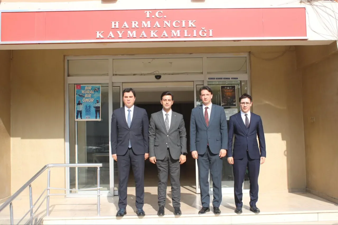 Orhaneli Kaymakamı Furkan Tuna, Harmancık Kaymakamı Kömürcü'ye Hayırlı Olsun Ziyareti Gerçekleştirdi Orhaneli Kaymakamı Furkan Tuna, Harmancık Kaymakamı Kömürcü'ye Hayırlı Olsun Ziyareti Gerçekleştirdi
