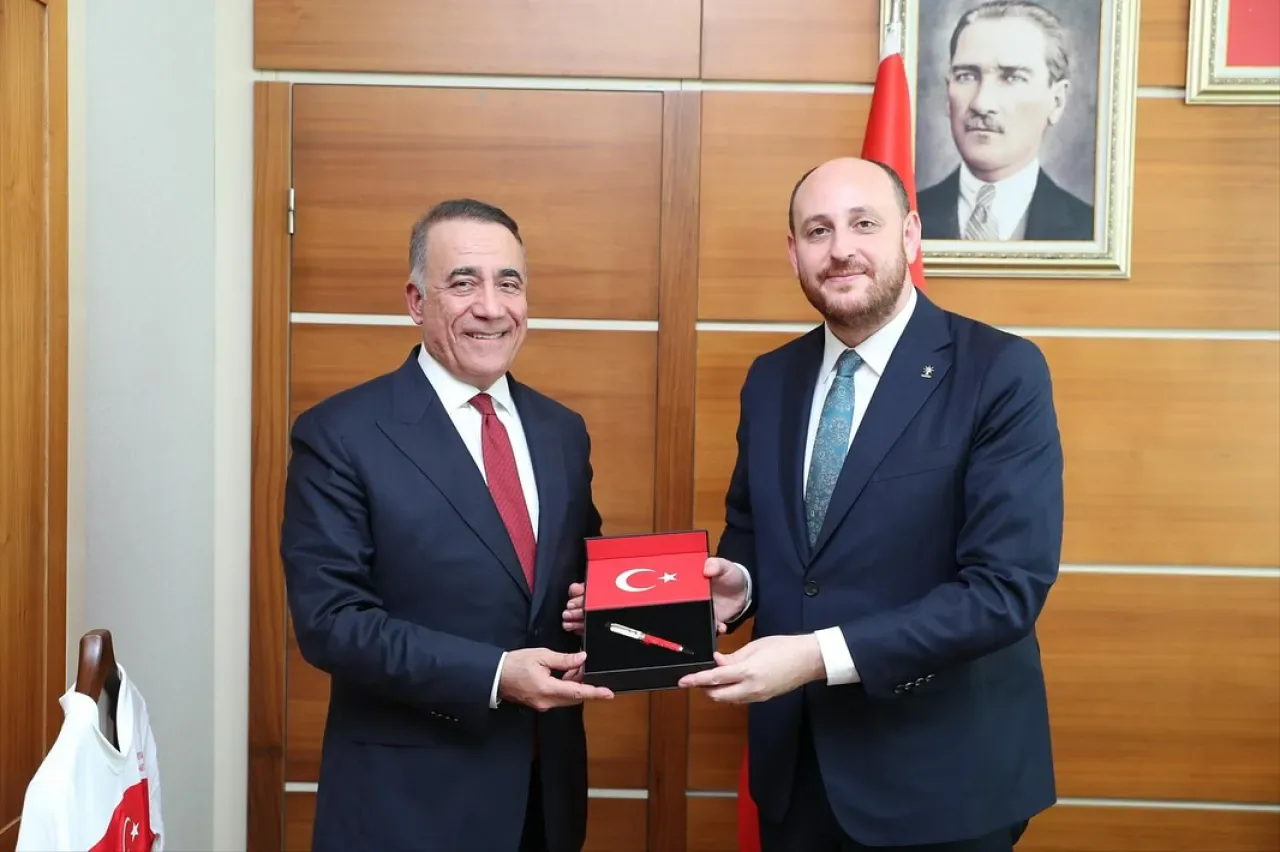 Sultangazi Belediye Başkanı Dursun, AK Parti Teşkilat Başkanı Büyükgümüş'ü Ziyaret Etti Sultangazi Belediye Başkanı Dursun, AK Parti Teşkilat Başkanı Büyükgümüş'ü Ziyaret Etti