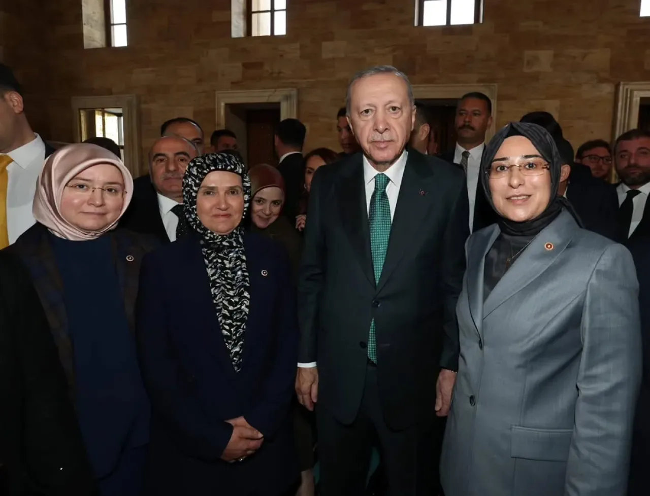 AK Parti İstanbul Milletvekili Öztürk, Grup Toplantısı'ndan Hatıra Paylaştı AK Parti İstanbul Milletvekili Öztürk, Grup Toplantısı'ndan Hatıra Paylaştı