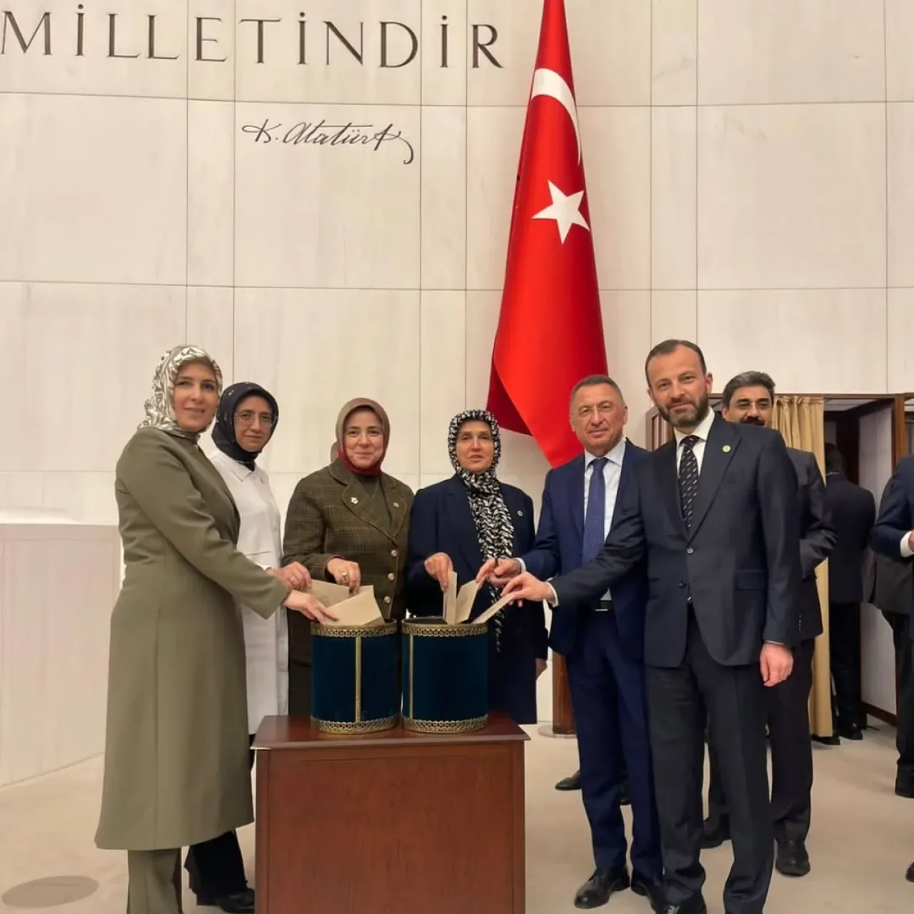 AK Parti İstanbul Milletvekili Öztürk, HSK Üye Seçimi İçin Oy Kullandı AK Parti İstanbul Milletvekili Öztürk, HSK Üye Seçimi İçin Oy Kullandı