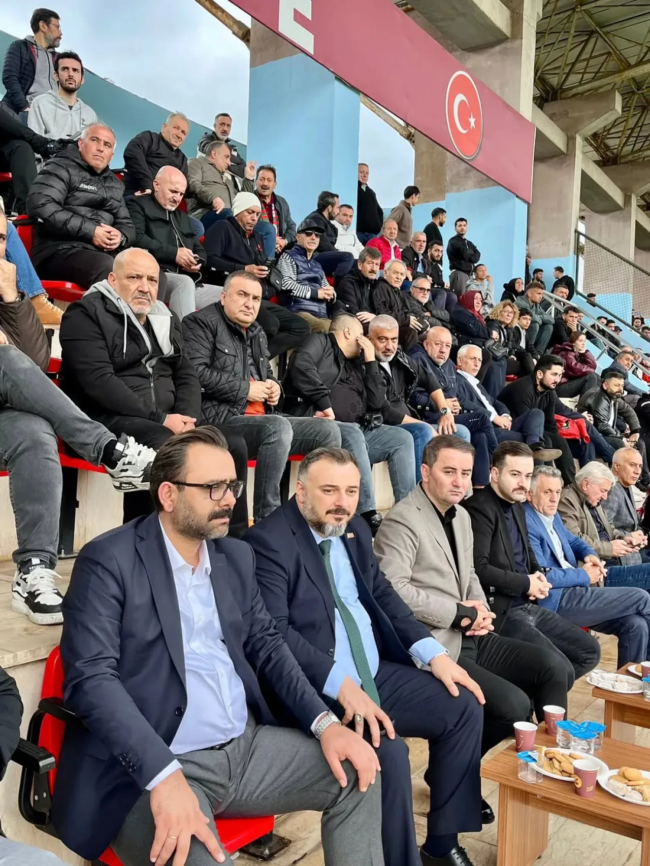 AK Parti Maltepe İlçe Başkanlığı, Maltepespor'un Sezonun İlk Maçında Tribünde Yerini Aldı AK Parti Maltepe İlçe Başkanlığı, Maltepespor'un Sezonun İlk Maçında Tribünde Yerini Aldı