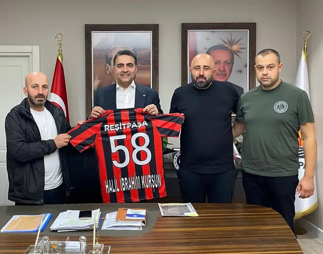 Reşitpaşa Spor Kulübü Yönetimi, AK Parti Sarıyer İlçe Başkanı'nı Ziyaret Etti Reşitpaşa Spor Kulübü Yönetimi, AK Parti Sarıyer İlçe Başkanı'nı Ziyaret Etti