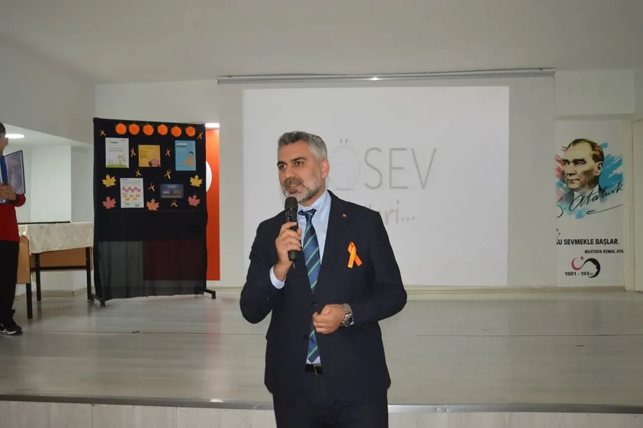 Kartal'daki İlkokulda Lösemi Farkındalığı için Anlamlı Etkinlik Kartal'daki İlkokulda Lösemi Farkındalığı için Anlamlı Etkinlik