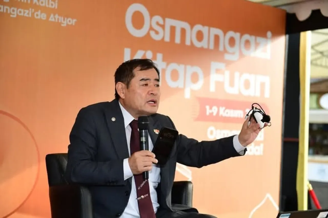 Osmangazi Kitap Fuarı'nda Japon Deprem Uzmanı Moriwaki Yoshinori ile Deprem Bilinci Konuşuldu Osmangazi Kitap Fuarı'nda Japon Deprem Uzmanı Moriwaki Yoshinori ile Deprem Bilinci Konuşuldu