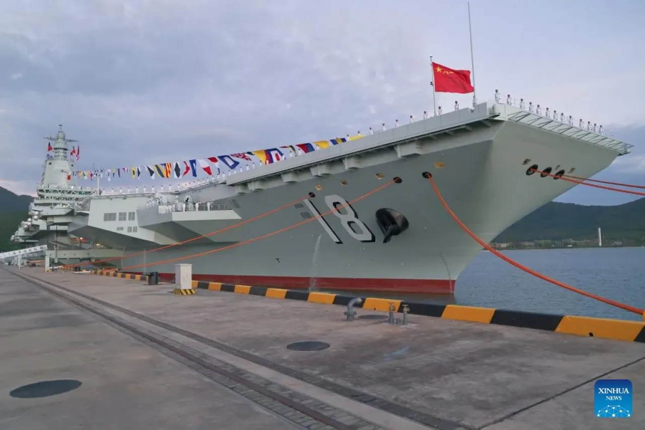 Çin'in İlk Yerli Uçak Gemisi Liaoning, Savaş Yeteneklerini Geliştiriyor Çin'in İlk Yerli Uçak Gemisi Liaoning, Savaş Yeteneklerini Geliştiriyor