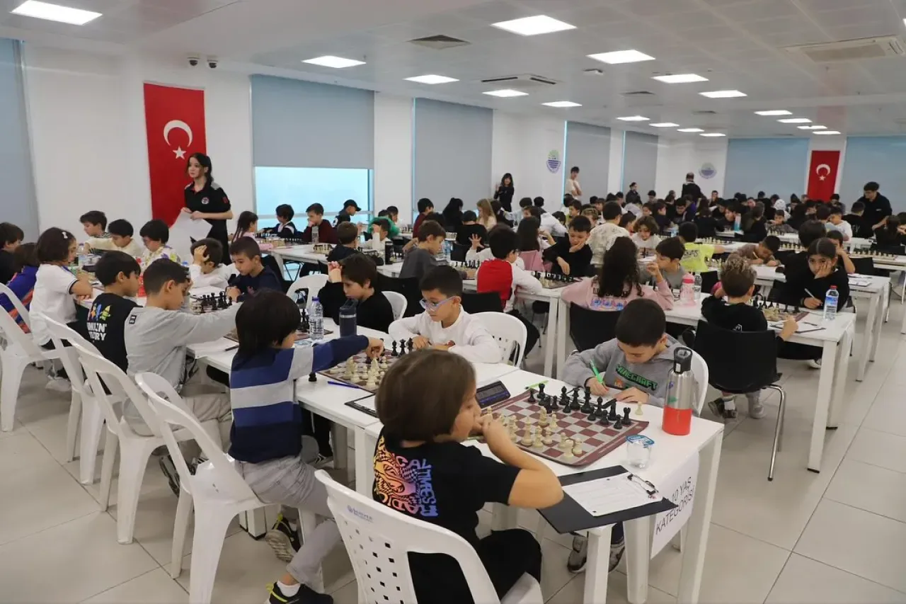 10 Kasım Atatürk'ü Anma Boğaziçi Satranç Turnuvası Başladı 10 Kasım Atatürk'ü Anma Boğaziçi Satranç Turnuvası Başladı