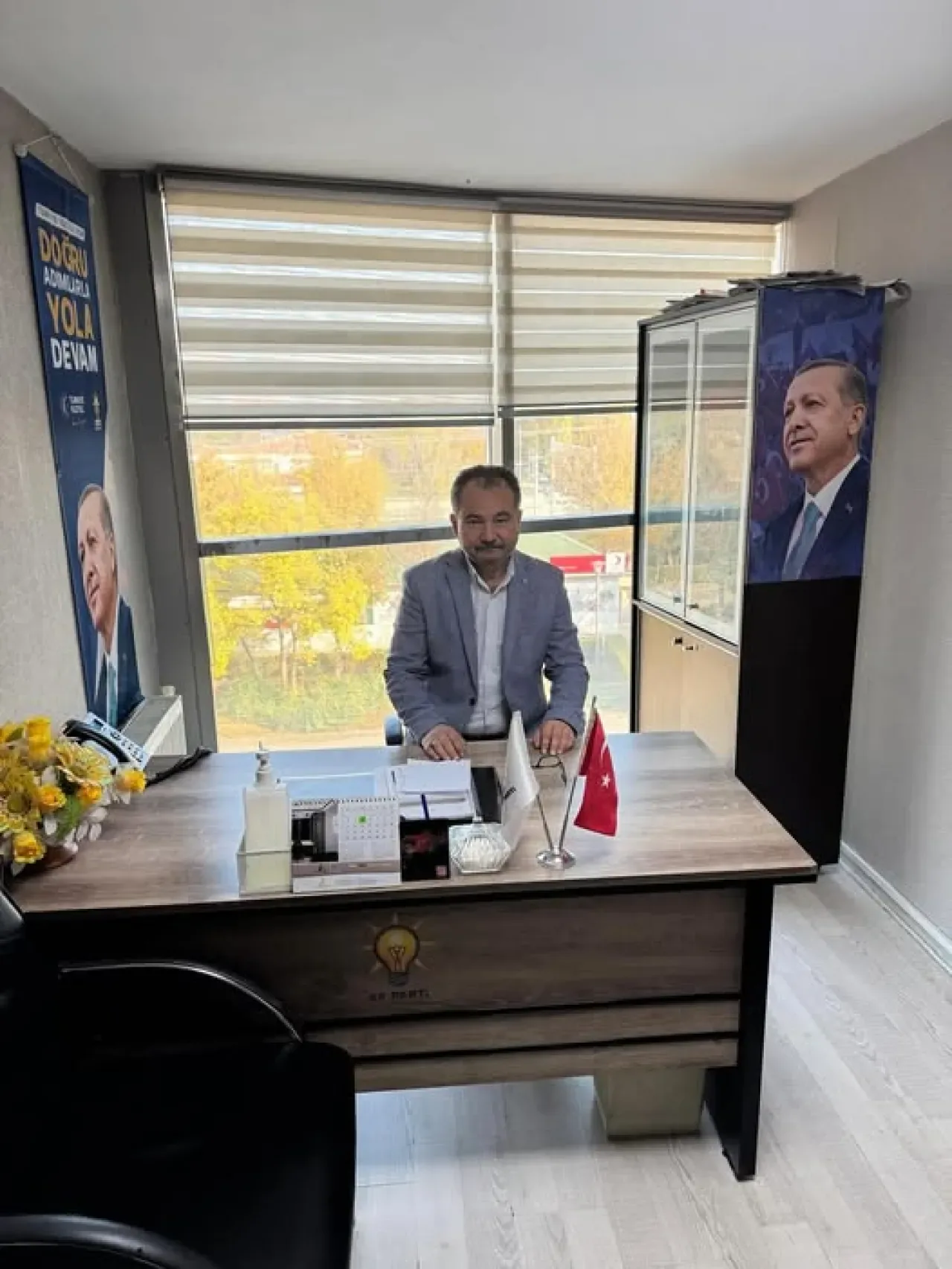 AK Parti Etimesgut İlçe Başkanlığı'nda Hafta İçi Nöbetçi Yönetim Kurulu Üyesi Vatandaşları Bekliyor AK Parti Etimesgut İlçe Başkanlığı'nda Hafta İçi Nöbetçi Yönetim Kurulu Üyesi Vatandaşları Bekliyor