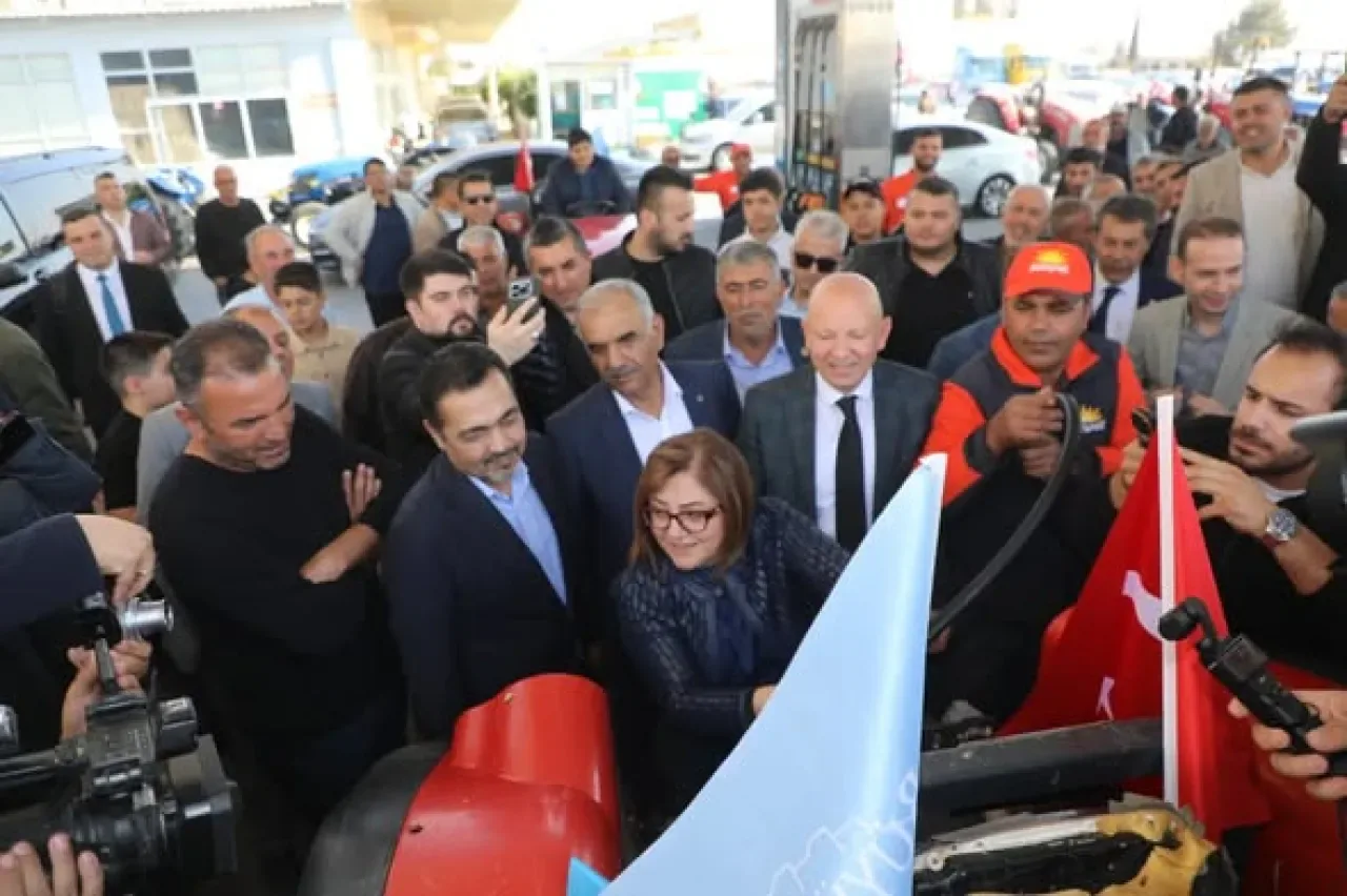 Nizip'te Çiftçilere Mazot Desteği Dağıtımı Gerçekleştirildi Nizip'te Çiftçilere Mazot Desteği Dağıtımı Gerçekleştirildi