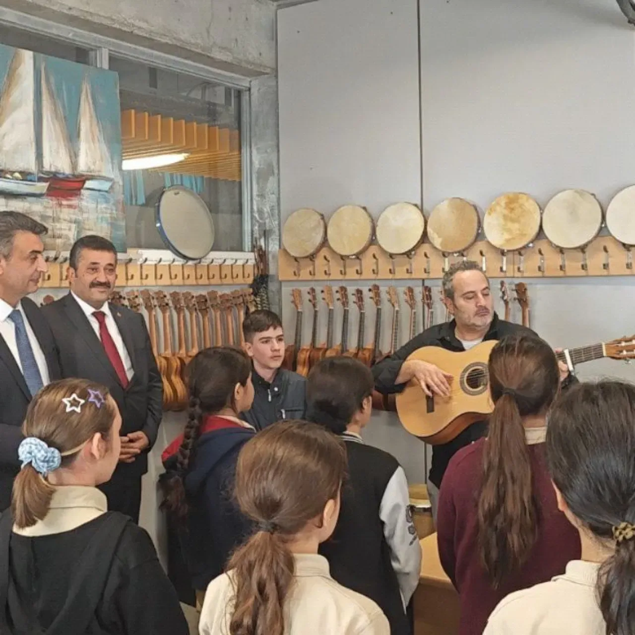 Kağıthane'de Öğrencilere Destek Projeleri Kapsamında Cumhuriyet Ortaokulu Ziyareti Kağıthane'de Öğrencilere Destek Projeleri Kapsamında Cumhuriyet Ortaokulu Ziyareti