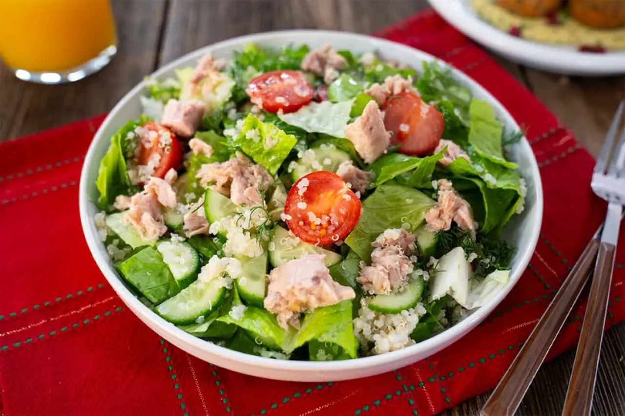 Kinoalı Salata Tarifleri: Besleyici ve Hafif 12 Lezzetli Seçenek Kinoalı Salata Tarifleri: Besleyici ve Hafif 12 Lezzetli Seçenek