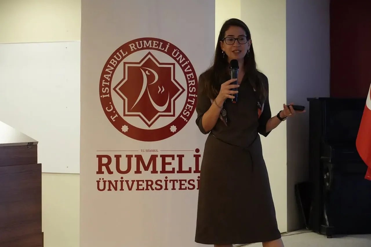 Rahmi Koç Müzesi Genel Müdür Yardımcısı Selen İşyar İstanbul Rumeli Üniversitesi'nde Ağırlandı Rahmi Koç Müzesi Genel Müdür Yardımcısı Selen İşyar İstanbul Rumeli Üniversitesi'nde Ağırlandı