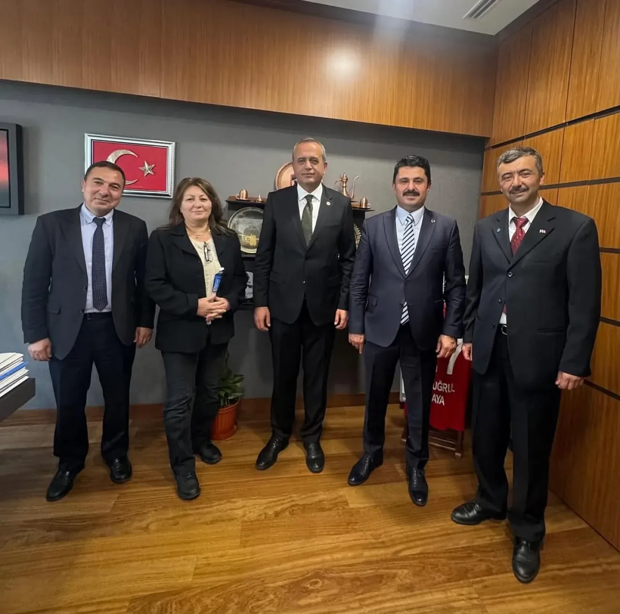 Gaziantep Milletvekili Ertuğrul Kaya, AK Parti'li Yerel Yöneticilerle Meclis'te Görüştü Gaziantep Milletvekili Ertuğrul Kaya, AK Parti'li Yerel Yöneticilerle Meclis'te Görüştü