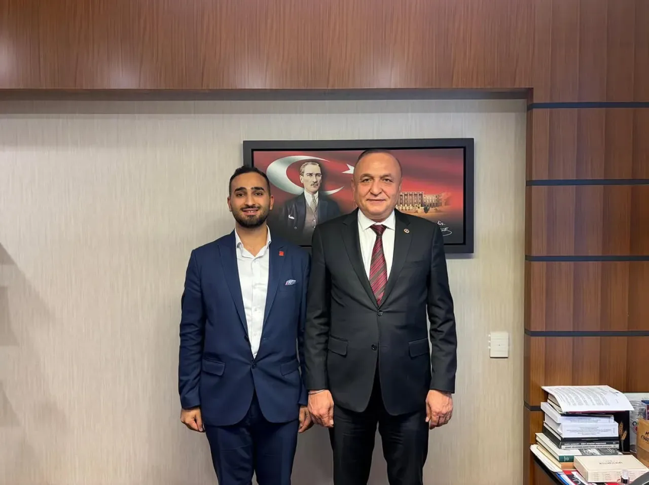 CHP'li Melih Meriç, Şahinbey Gençlik Kolları Başkanı'nı TBMM'de Ağırladı CHP'li Melih Meriç, Şahinbey Gençlik Kolları Başkanı'nı TBMM'de Ağırladı