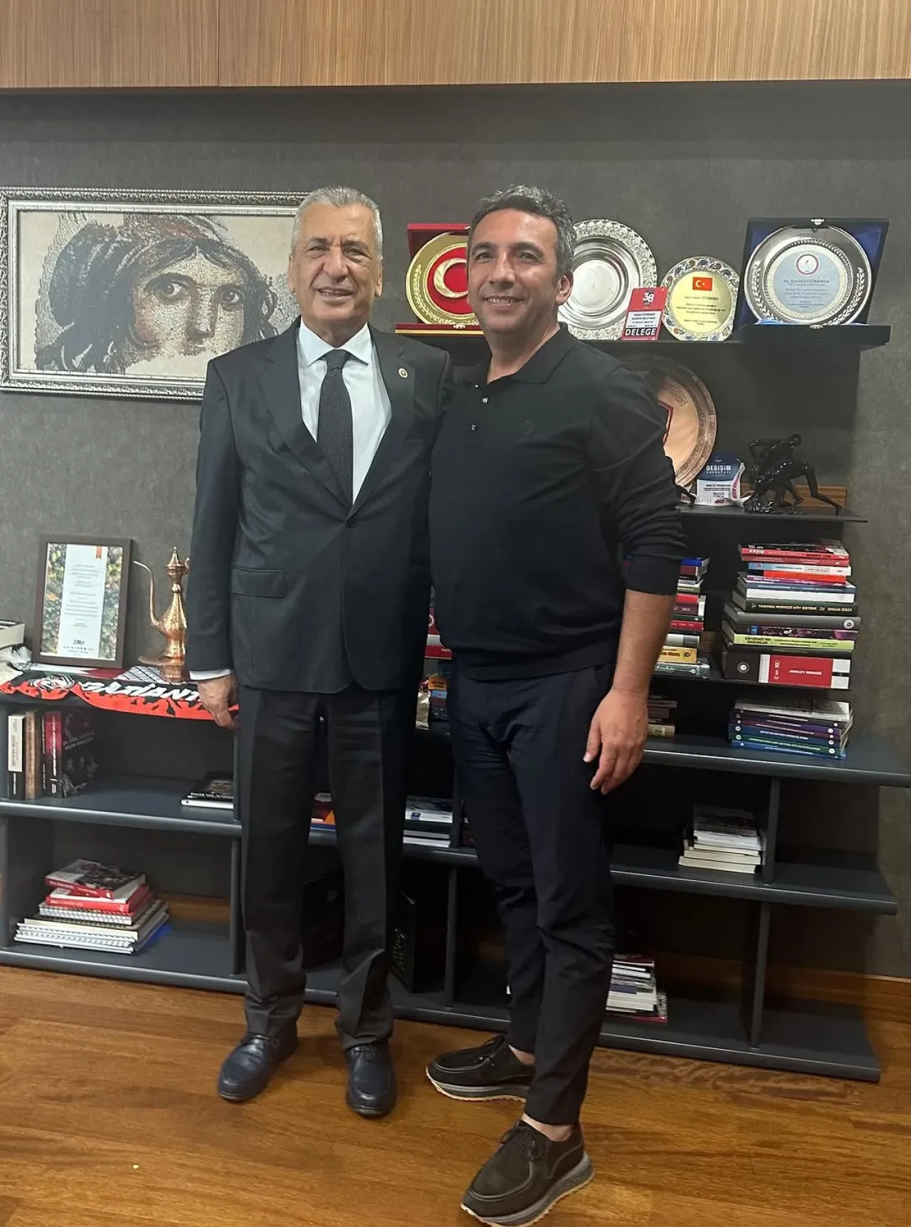 Gaziantep Milletvekili Hasan Öztürkmen, Hemşehrisi Gazeteci Murat Gündüz'ü Ağırladı Gaziantep Milletvekili Hasan Öztürkmen, Hemşehrisi Gazeteci Murat Gündüz'ü Ağırladı