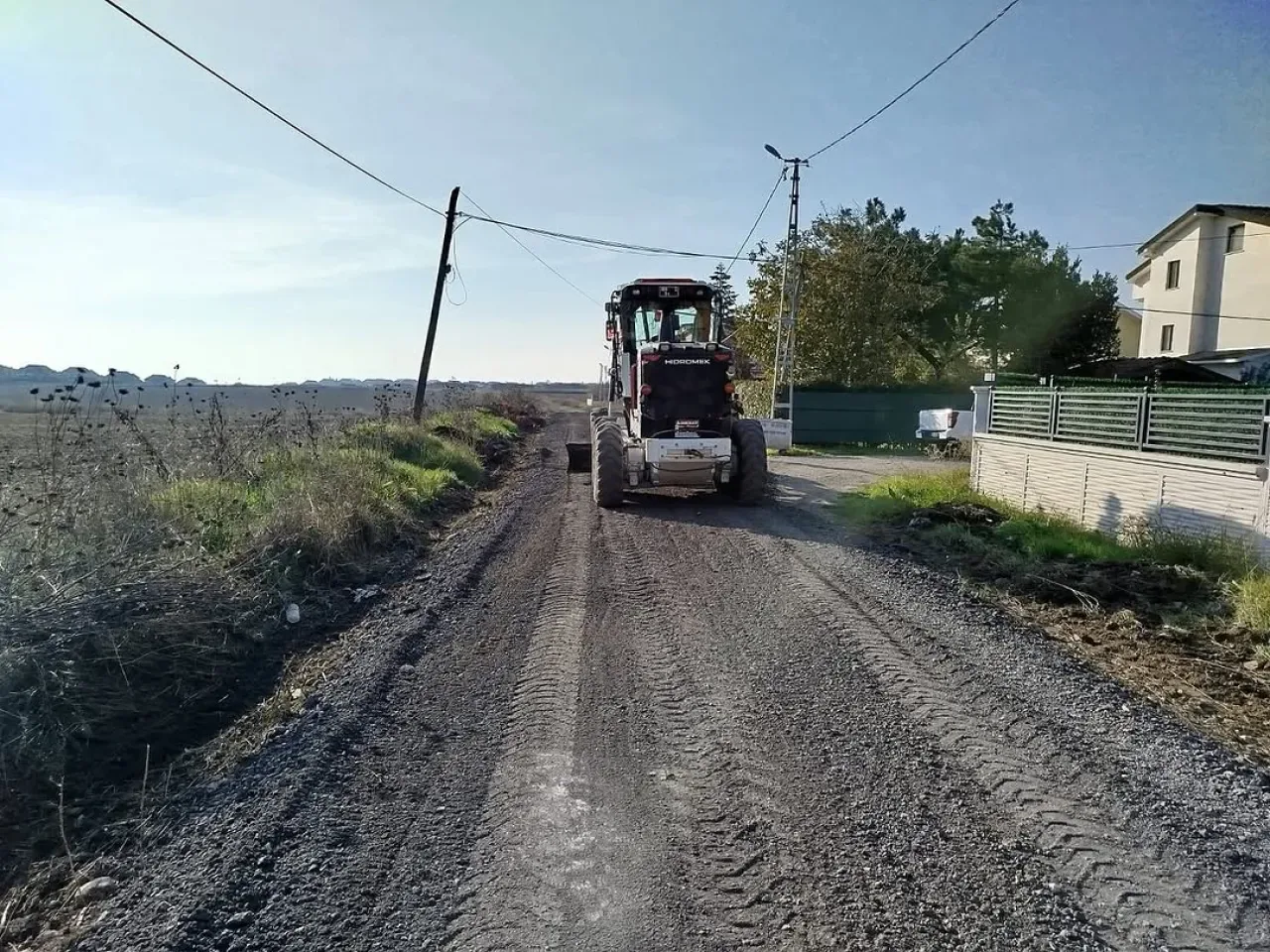 Silivri Belediyesi İlçe Genelinde Yol Bakım ve Onarım Çalışmalarını Sürdürüyor Silivri Belediyesi İlçe Genelinde Yol Bakım ve Onarım Çalışmalarını Sürdürüyor