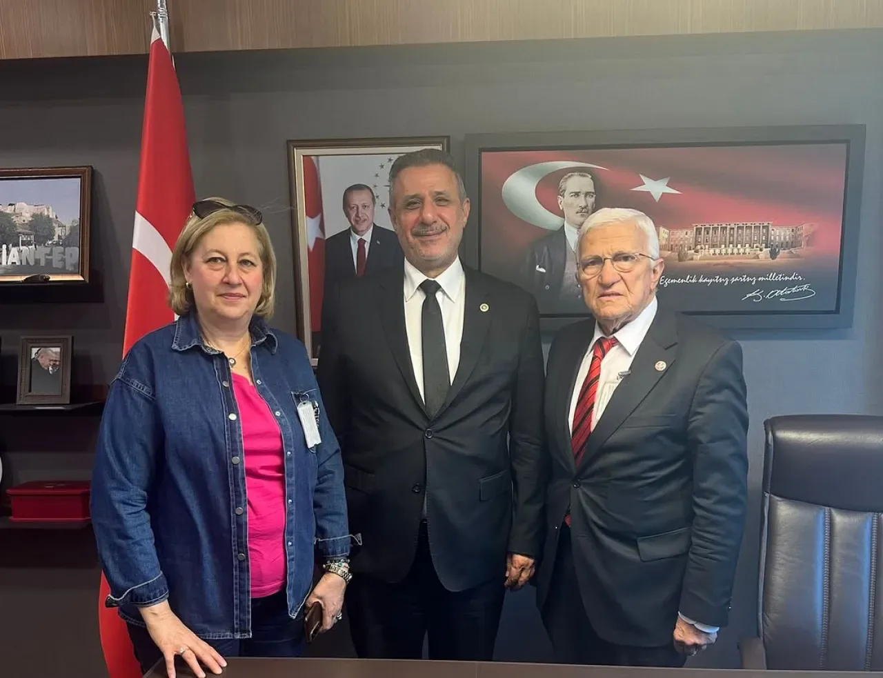 AK Parti Gaziantep Milletvekili Çelikaslan, Öğretmenini TBMM'de Ağırladı AK Parti Gaziantep Milletvekili Çelikaslan, Öğretmenini TBMM'de Ağırladı