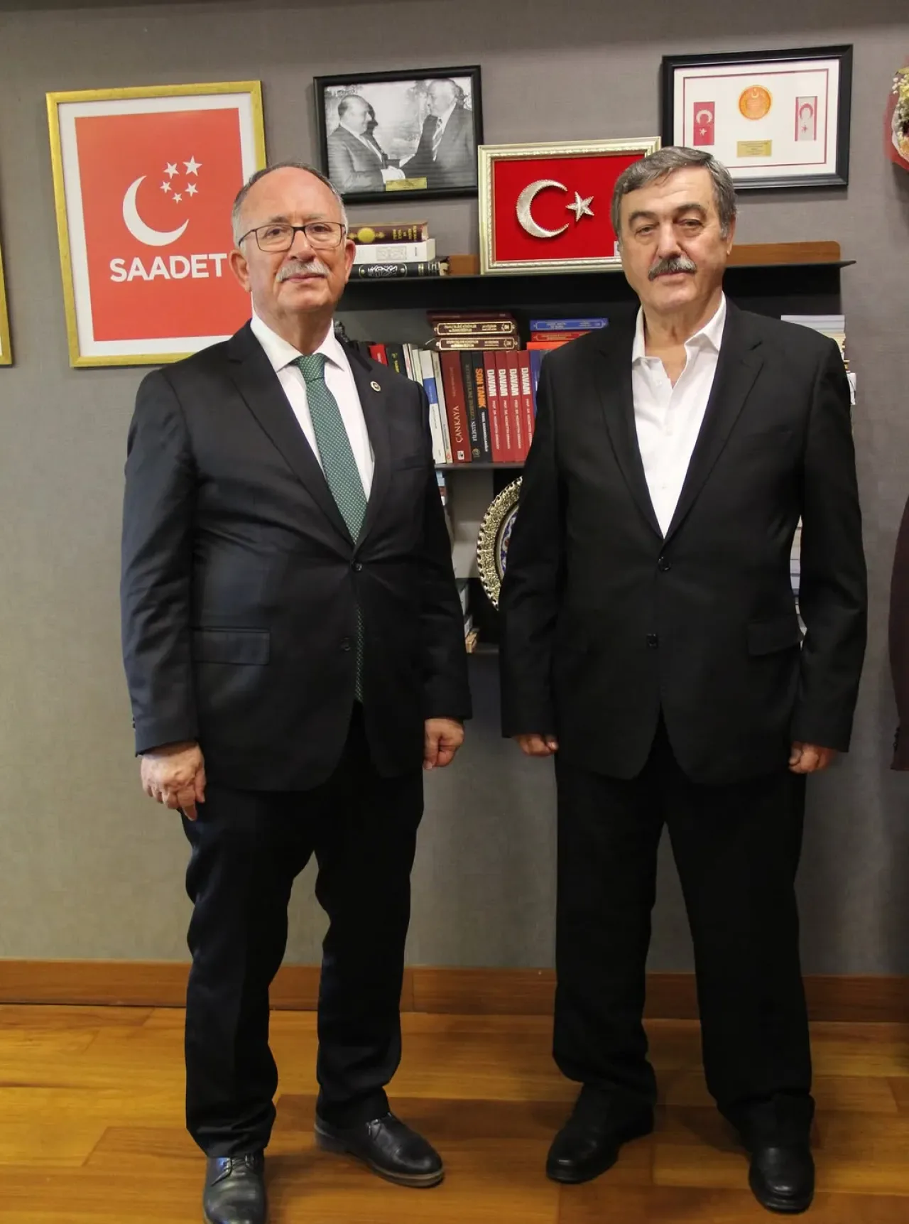 Antalya Milletvekili Şerafettin Kılıç, İş İnsanı Salih Genç'i TBMM'de Ağırladı Antalya Milletvekili Şerafettin Kılıç, İş İnsanı Salih Genç'i TBMM'de Ağırladı