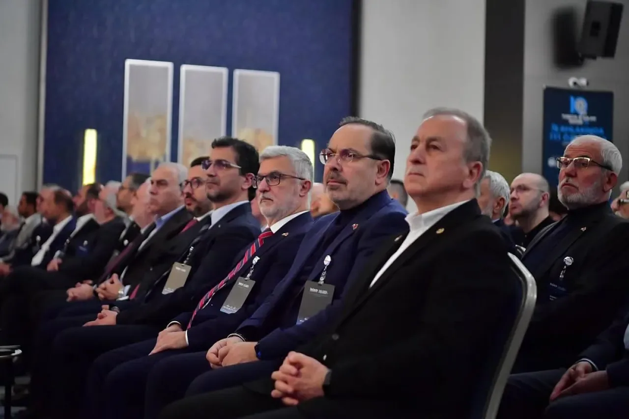 Türkiye İş Ahlakı Zirvesi'nin Onuncusu "İş Ahlakında İyi Örnekler" Temasıyla Düzenlendi Türkiye İş Ahlakı Zirvesi'nin Onuncusu "İş Ahlakında İyi Örnekler" Temasıyla Düzenlendi