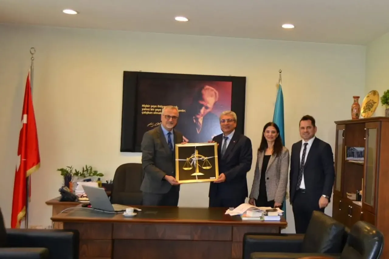 Bursa Denetimli Serbestlik Müdürlüğü'nden Hukuk Fakültesi'ne İş Birliği Ziyareti Bursa Denetimli Serbestlik Müdürlüğü'nden Hukuk Fakültesi'ne İş Birliği Ziyareti