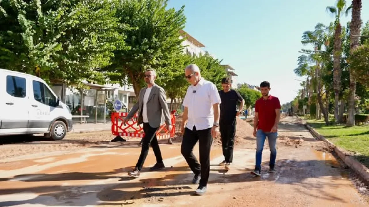 Alanya'da Atatürk Caddesi'nde Altyapı ve Üstyapı Dönüşümü Hızla İlerliyor Alanya'da Atatürk Caddesi'nde Altyapı ve Üstyapı Dönüşümü Hızla İlerliyor