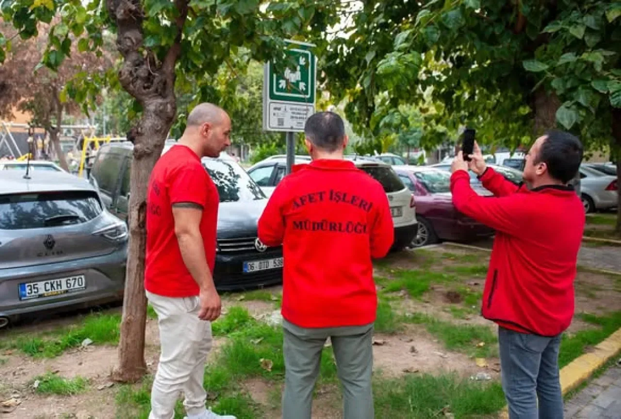 Karşıyaka Belediyesi Afet Toplanma Alanlarını Denetliyor Karşıyaka Belediyesi Afet Toplanma Alanlarını Denetliyor