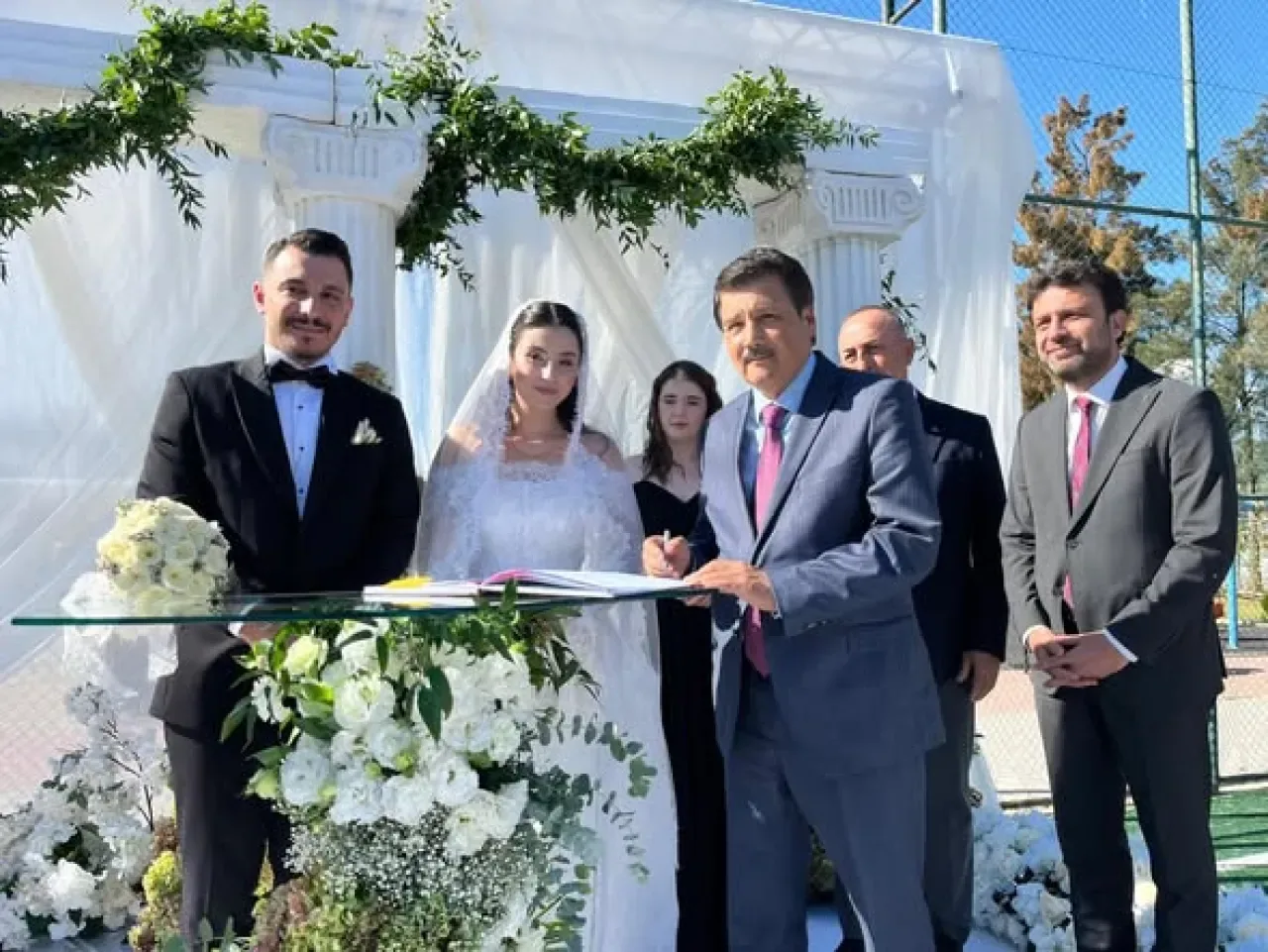 AK Partili Kemal Çelik, Nurettin Uludağ'ın Kızının Nikahına Şahitlik Etti AK Partili Kemal Çelik, Nurettin Uludağ'ın Kızının Nikahına Şahitlik Etti