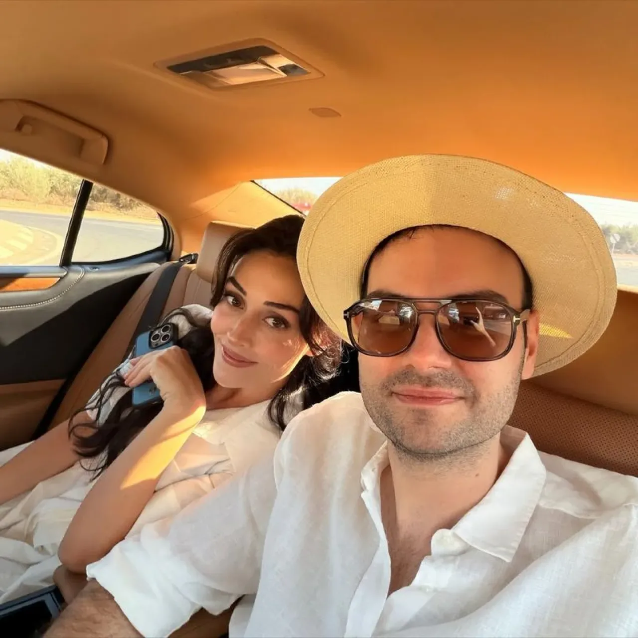 Esra Bilgiç ve DJ Faruk Sabancı Fas'ta Romantik Bir Tatil Geçirdi Esra Bilgiç ve DJ Faruk Sabancı Fas'ta Romantik Bir Tatil Geçirdi