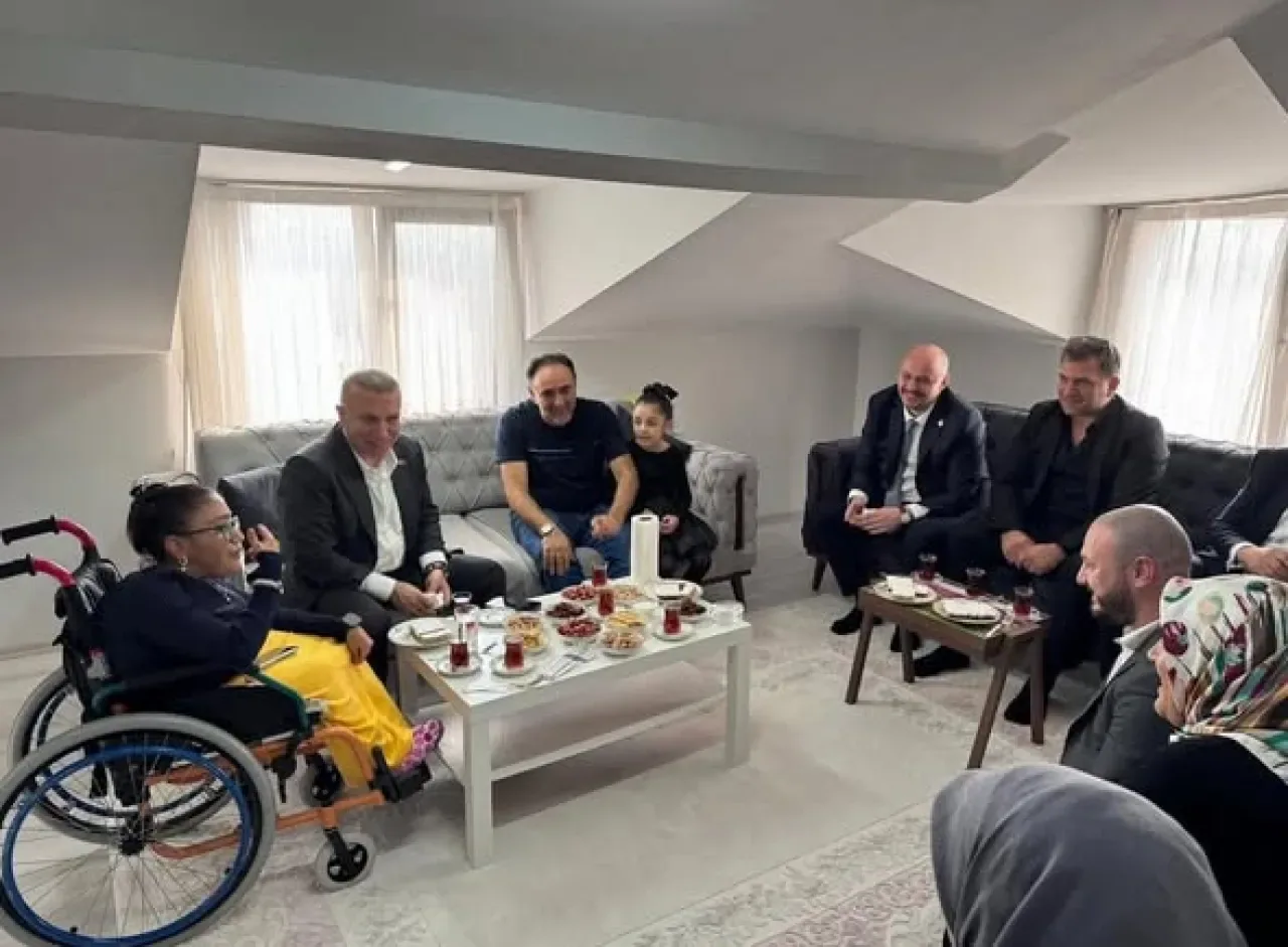 MHP Lideri Bahçeli'nin Talimatıyla Çekmeköy'de Aile Ziyareti MHP Lideri Bahçeli'nin Talimatıyla Çekmeköy'de Aile Ziyareti