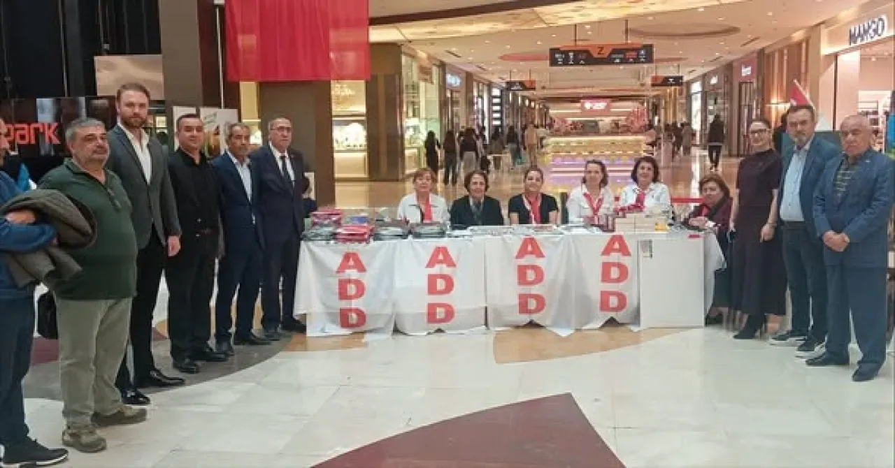 CHP Gaziantep Yönetimi, ADD'nin 10 Kasım Temalı Resim Sergisini Ziyaret Etti CHP Gaziantep Yönetimi, ADD'nin 10 Kasım Temalı Resim Sergisini Ziyaret Etti