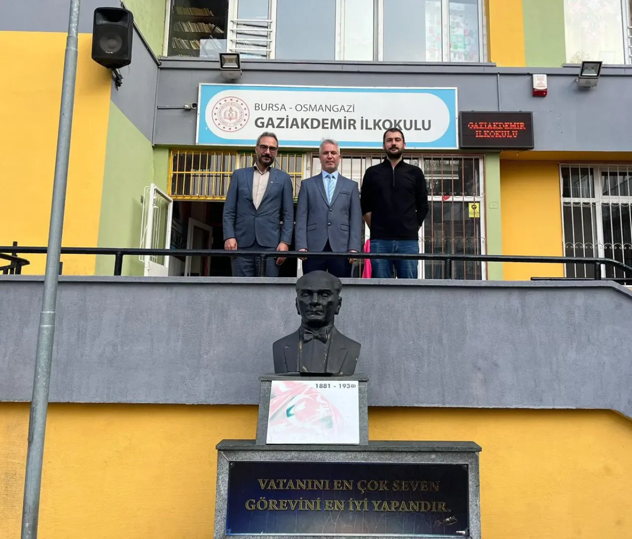 Bursa Osmangazi'de Gaziakdemir İlkokulu Ziyaret Edildi Bursa Osmangazi'de Gaziakdemir İlkokulu Ziyaret Edildi