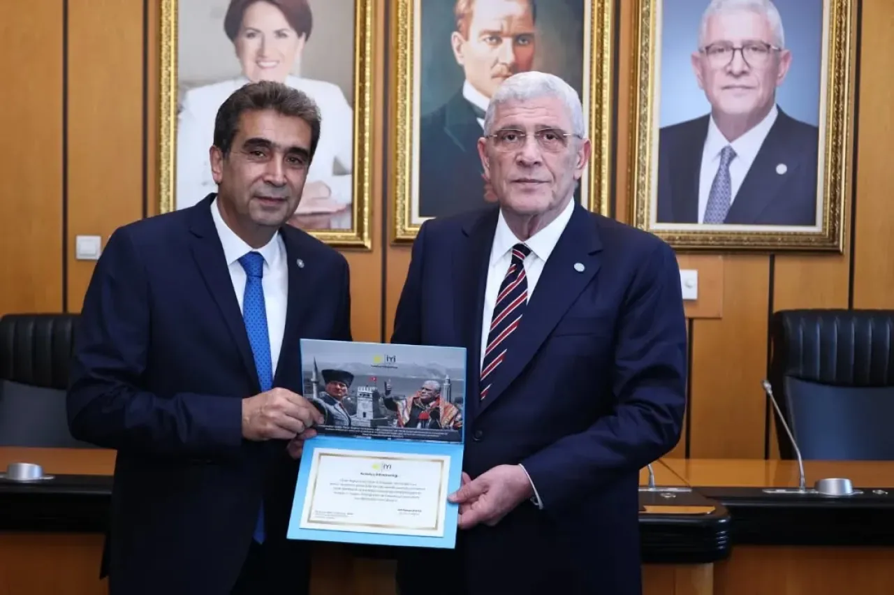İYİ Parti Antalya Heyeti, Genel Başkan Dervişoğlu'nu Kongreye Davet Etti İYİ Parti Antalya Heyeti, Genel Başkan Dervişoğlu'nu Kongreye Davet Etti