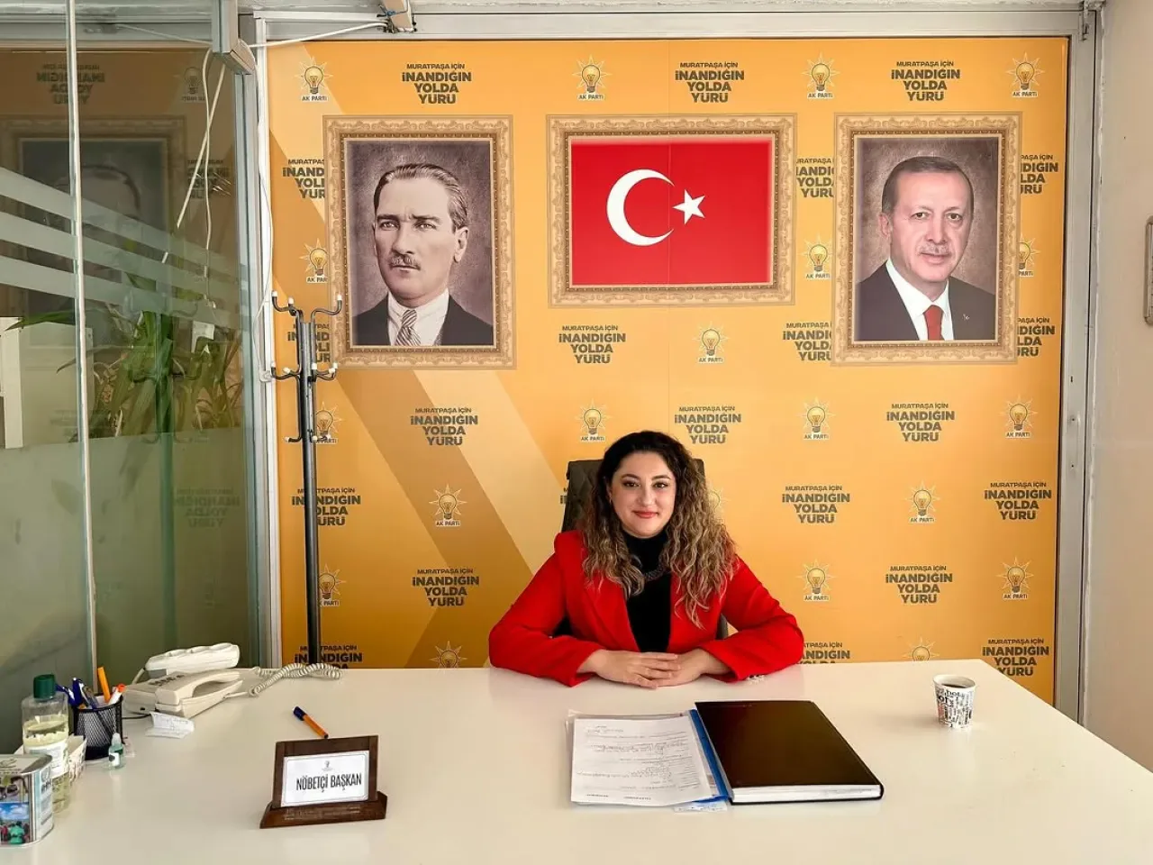 AK Parti Muratpaşa İlçe Başkanlığı'nda Nöbetçi Başkanlık Görevi Ebru Taşova'ya Devredildi AK Parti Muratpaşa İlçe Başkanlığı'nda Nöbetçi Başkanlık Görevi Ebru Taşova'ya Devredildi