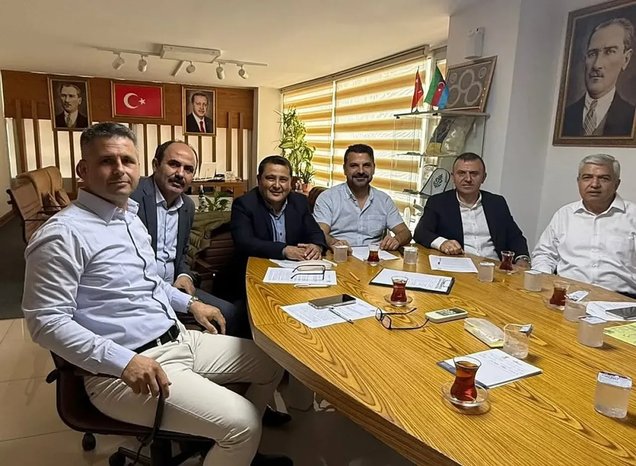 Muratpaşa'da AK Parti Meclis Üyeleri Kasım Ayı Toplantısı Öncesi Bir Araya Geldi Muratpaşa'da AK Parti Meclis Üyeleri Kasım Ayı Toplantısı Öncesi Bir Araya Geldi