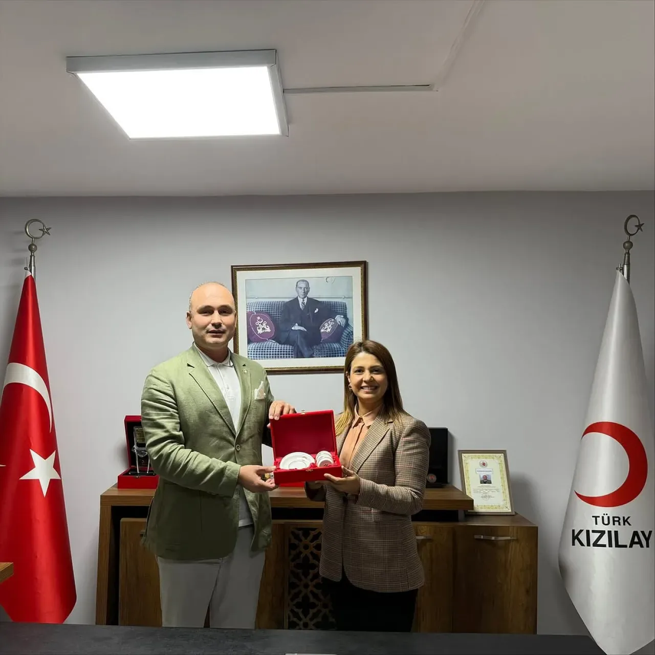 Gaziosmanpaşa'da Yeşilay'dan Kızılay'a Ziyaret: Kızılay Haftası'nda Dayanışma Mesajı Gaziosmanpaşa'da Yeşilay'dan Kızılay'a Ziyaret: Kızılay Haftası'nda Dayanışma Mesajı