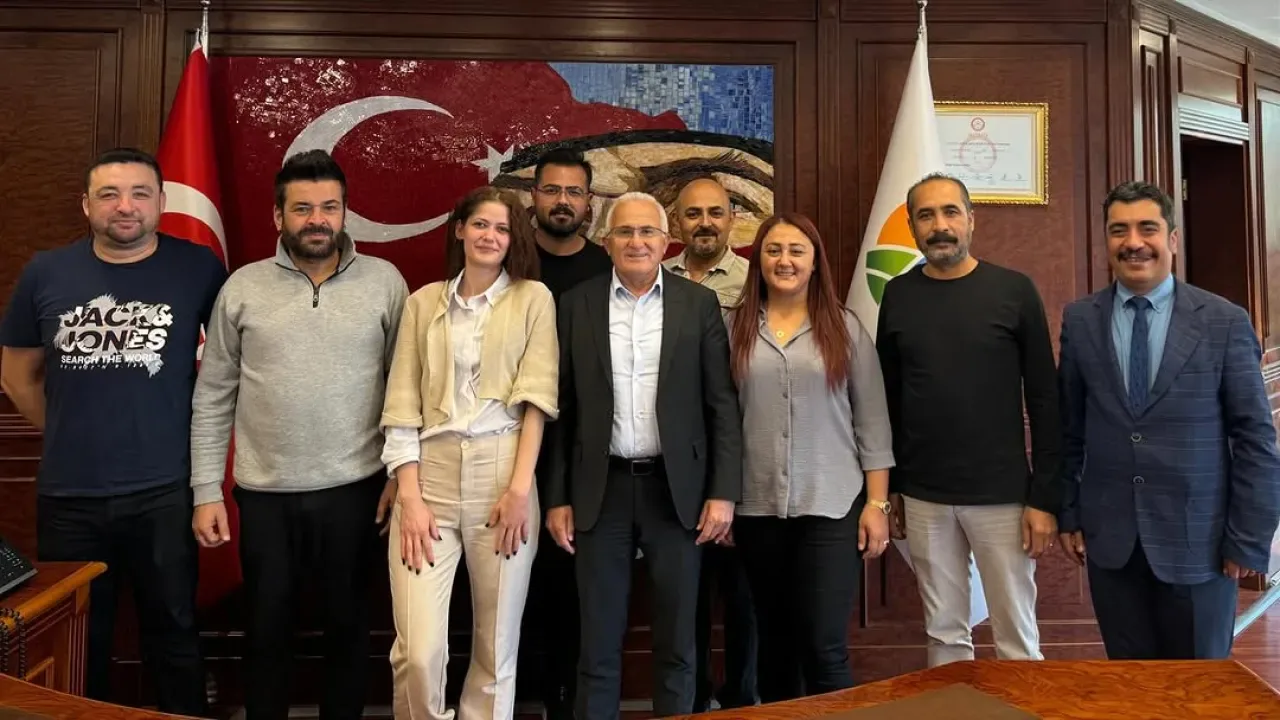 Kumluca Belediyesi Tiyatro Ekibi Başkan Mustafa Köleoğlu ile Buluştu Kumluca Belediyesi Tiyatro Ekibi Başkan Mustafa Köleoğlu ile Buluştu