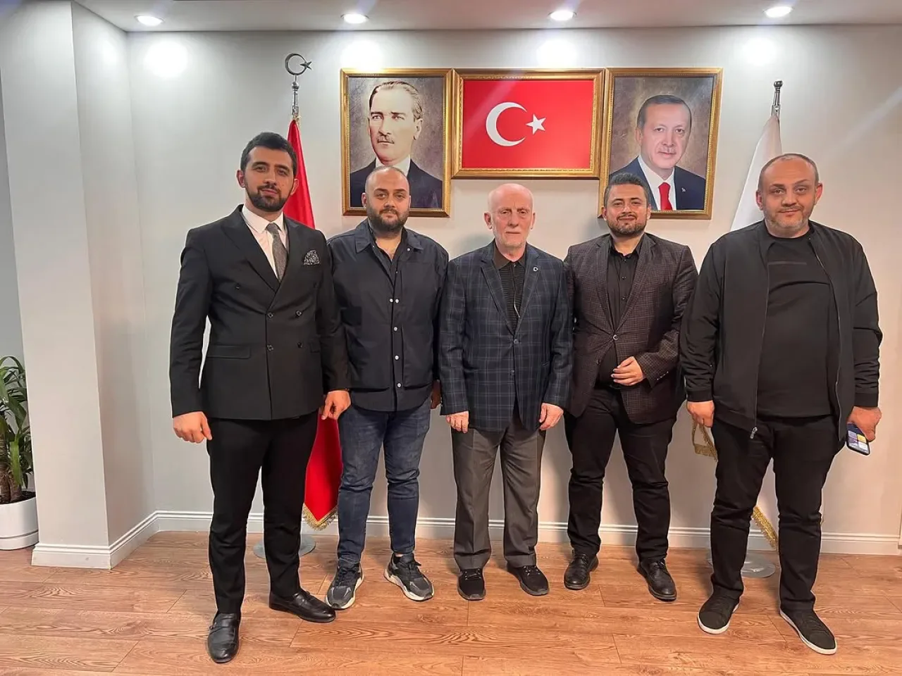 Remuda İnşaat Yöneticilerinden AK Parti Bahçelievler İlçe Başkanlığı'na Ziyaret Remuda İnşaat Yöneticilerinden AK Parti Bahçelievler İlçe Başkanlığı'na Ziyaret