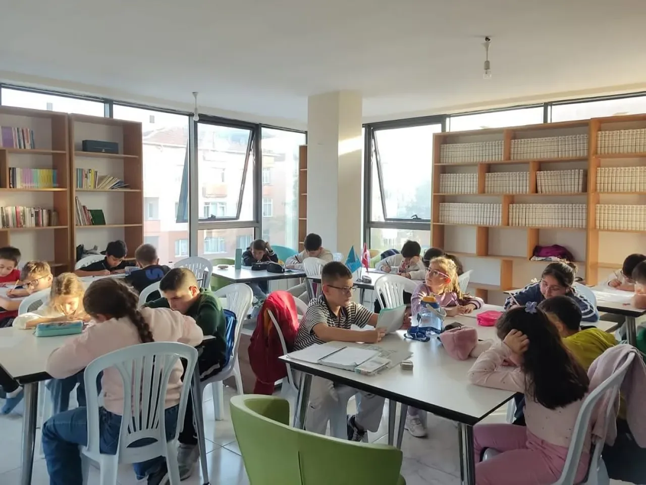 TÜGVA Pendik'te İngilizce Eğitimi Oyunlarla Renkleniyor TÜGVA Pendik'te İngilizce Eğitimi Oyunlarla Renkleniyor