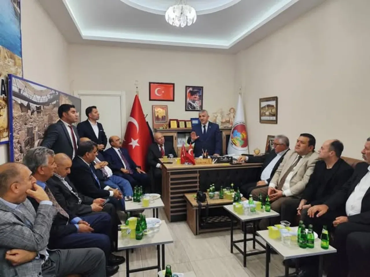 MHP İzmir İl Başkanı Veyse Şahin, Ege Doğu ve Güneydoğu Dernekler Federasyonu'nu Ziyaret Etti MHP İzmir İl Başkanı Veyse Şahin, Ege Doğu ve Güneydoğu Dernekler Federasyonu'nu Ziyaret Etti